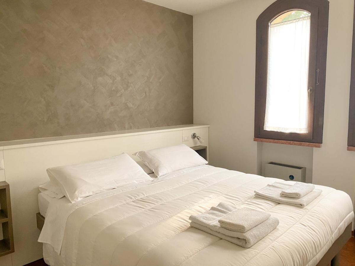 Jolly Apartments ซีร์มิโอเน ภายนอก รูปภาพ