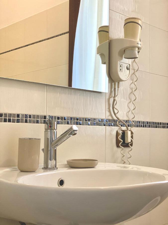 Jolly Apartments ซีร์มิโอเน ภายนอก รูปภาพ